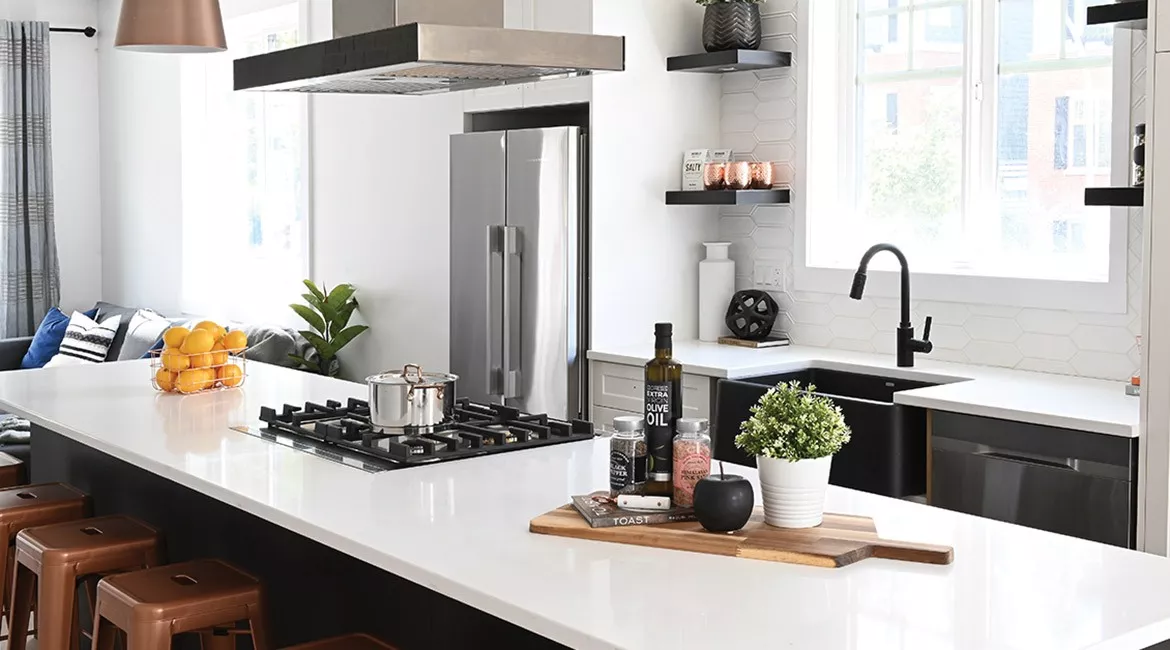 MEDIUM South Village by Red Construction Kitchen